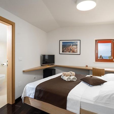Boutique Wrungel Hotel เวอร์ซาร์ ภายนอก รูปภาพ