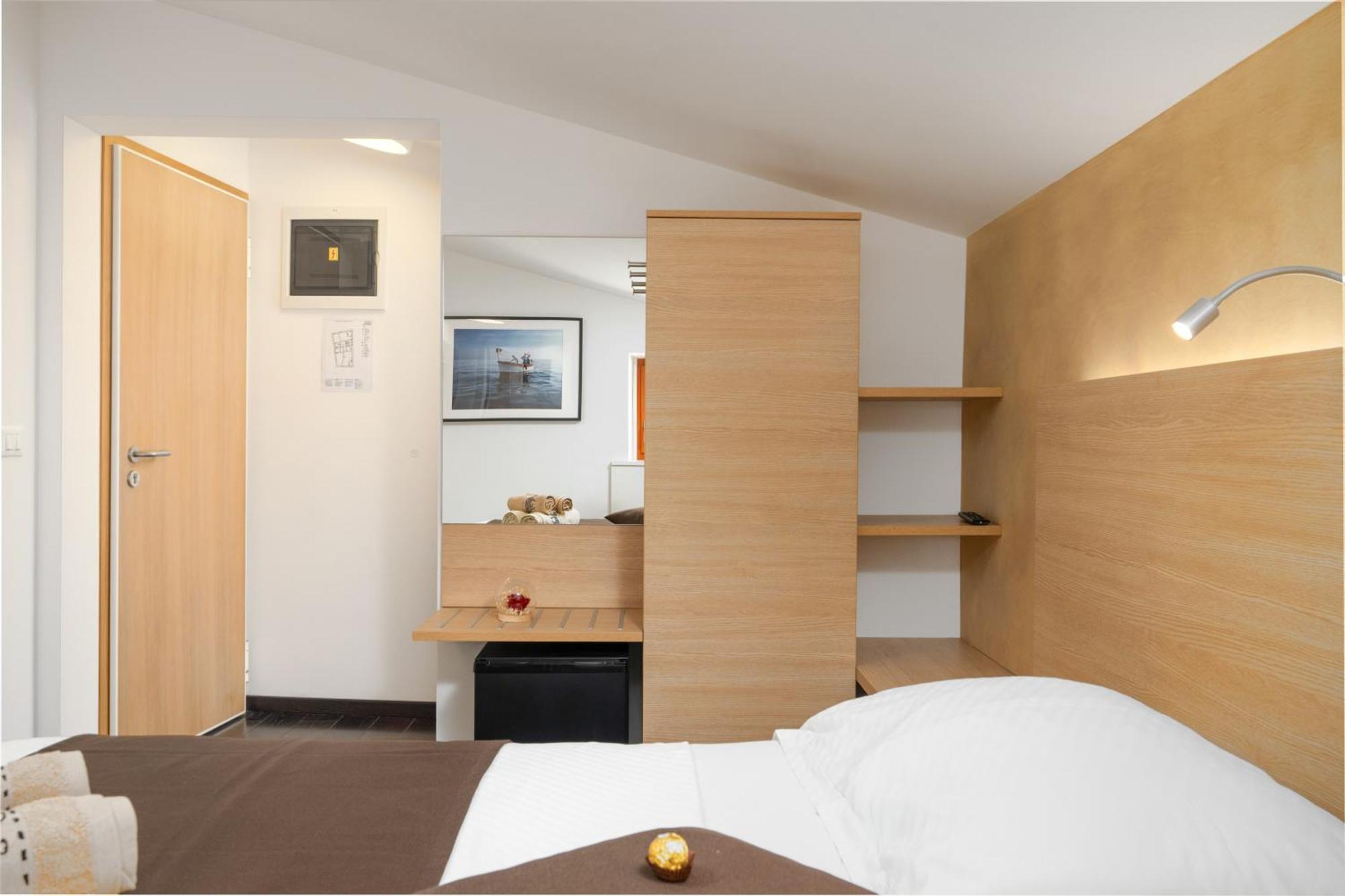 Boutique Wrungel Hotel เวอร์ซาร์ ภายนอก รูปภาพ