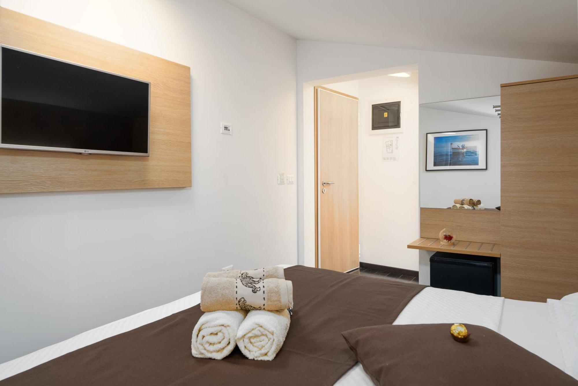 Boutique Wrungel Hotel เวอร์ซาร์ ภายนอก รูปภาพ