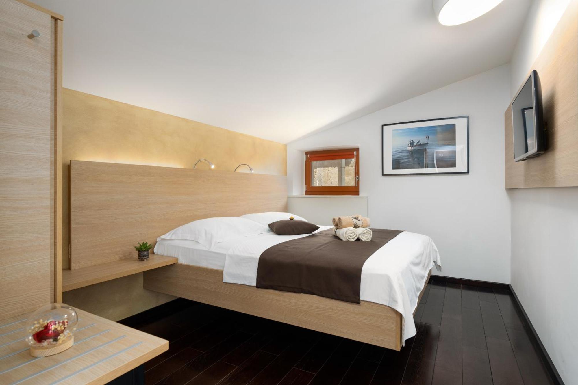 Boutique Wrungel Hotel เวอร์ซาร์ ภายนอก รูปภาพ