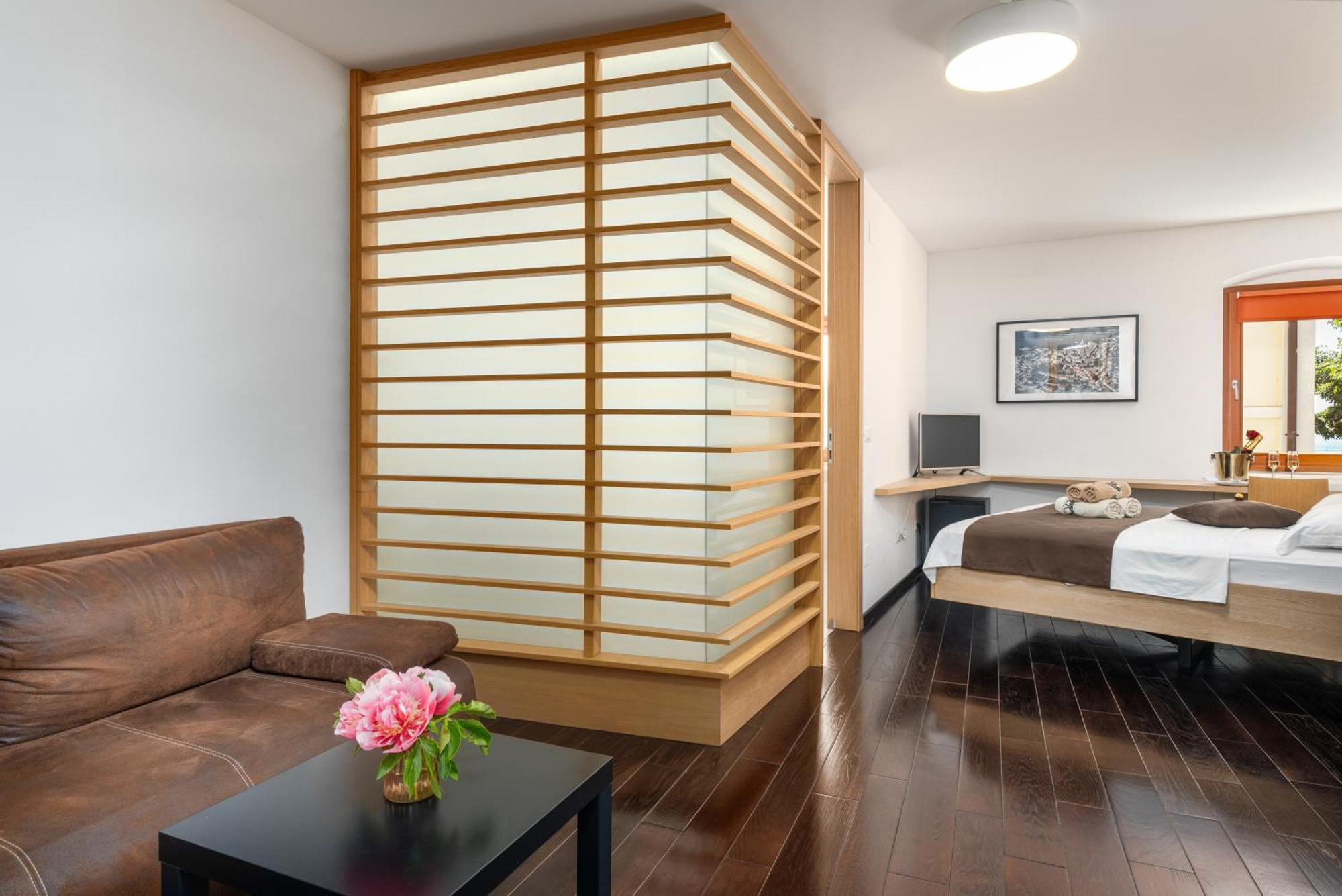 Boutique Wrungel Hotel เวอร์ซาร์ ภายนอก รูปภาพ