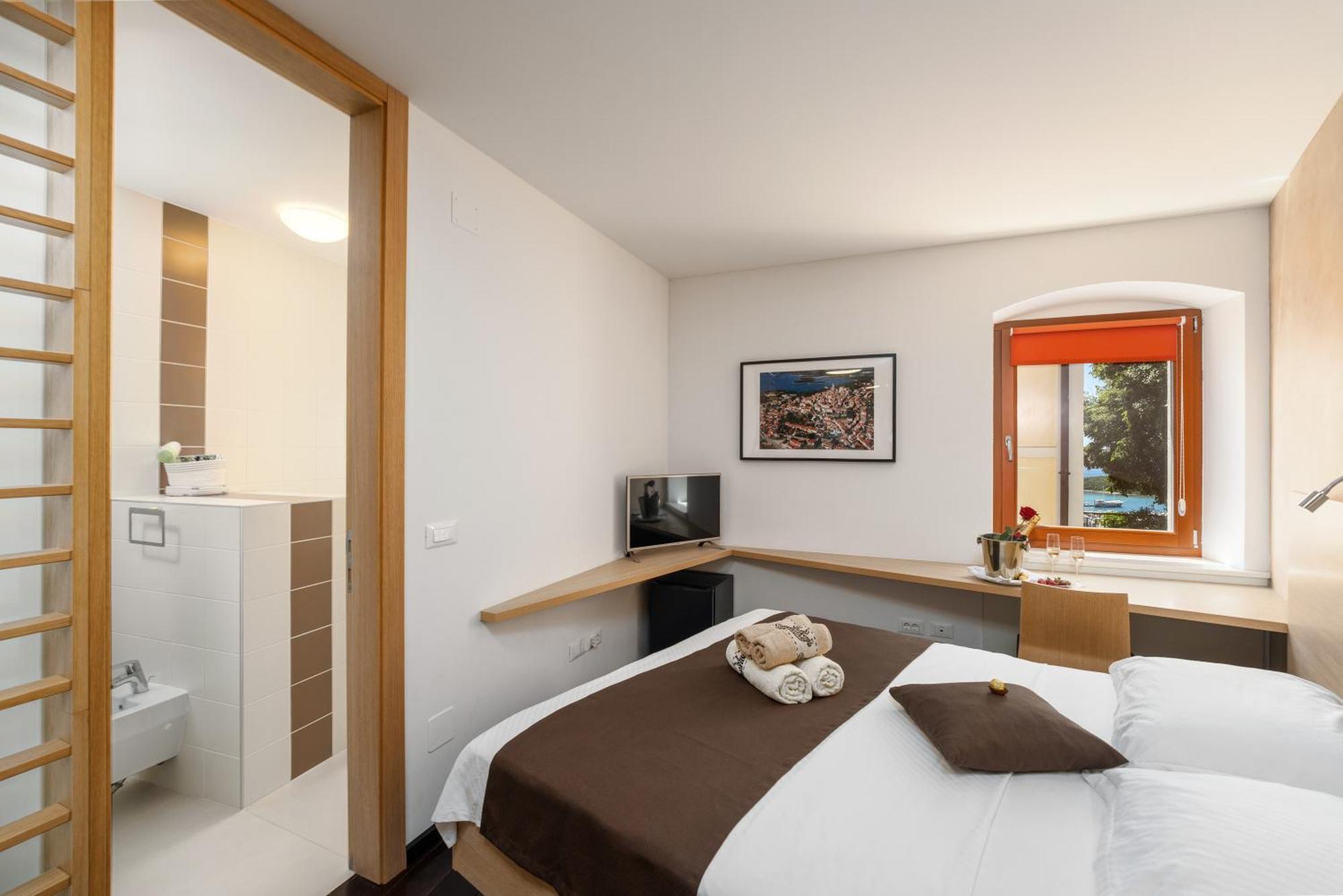 Boutique Wrungel Hotel เวอร์ซาร์ ภายนอก รูปภาพ