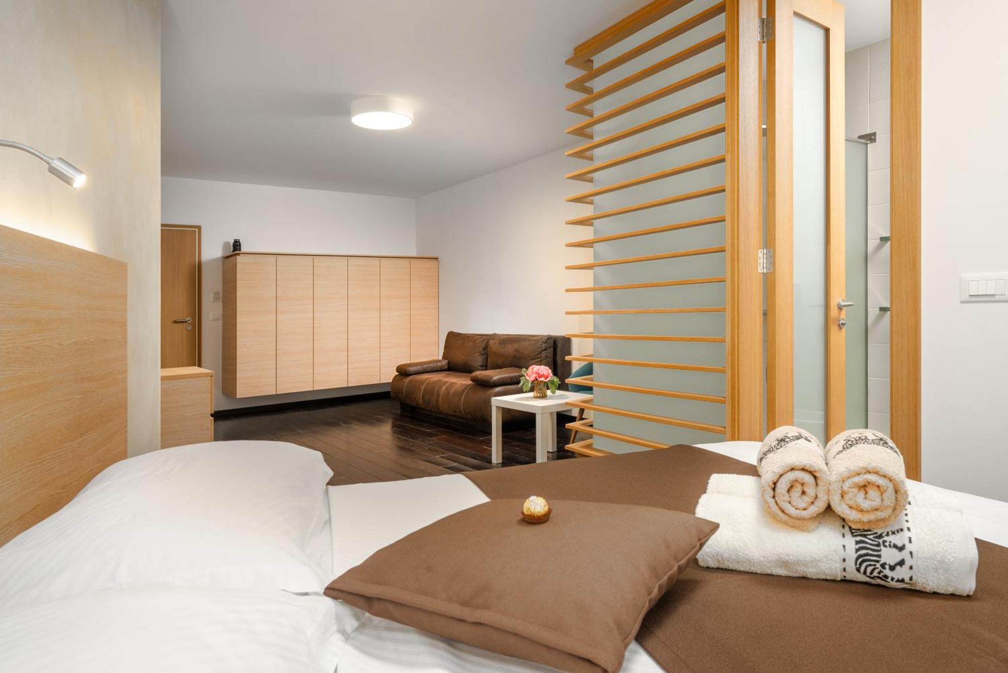 Boutique Wrungel Hotel เวอร์ซาร์ ภายนอก รูปภาพ