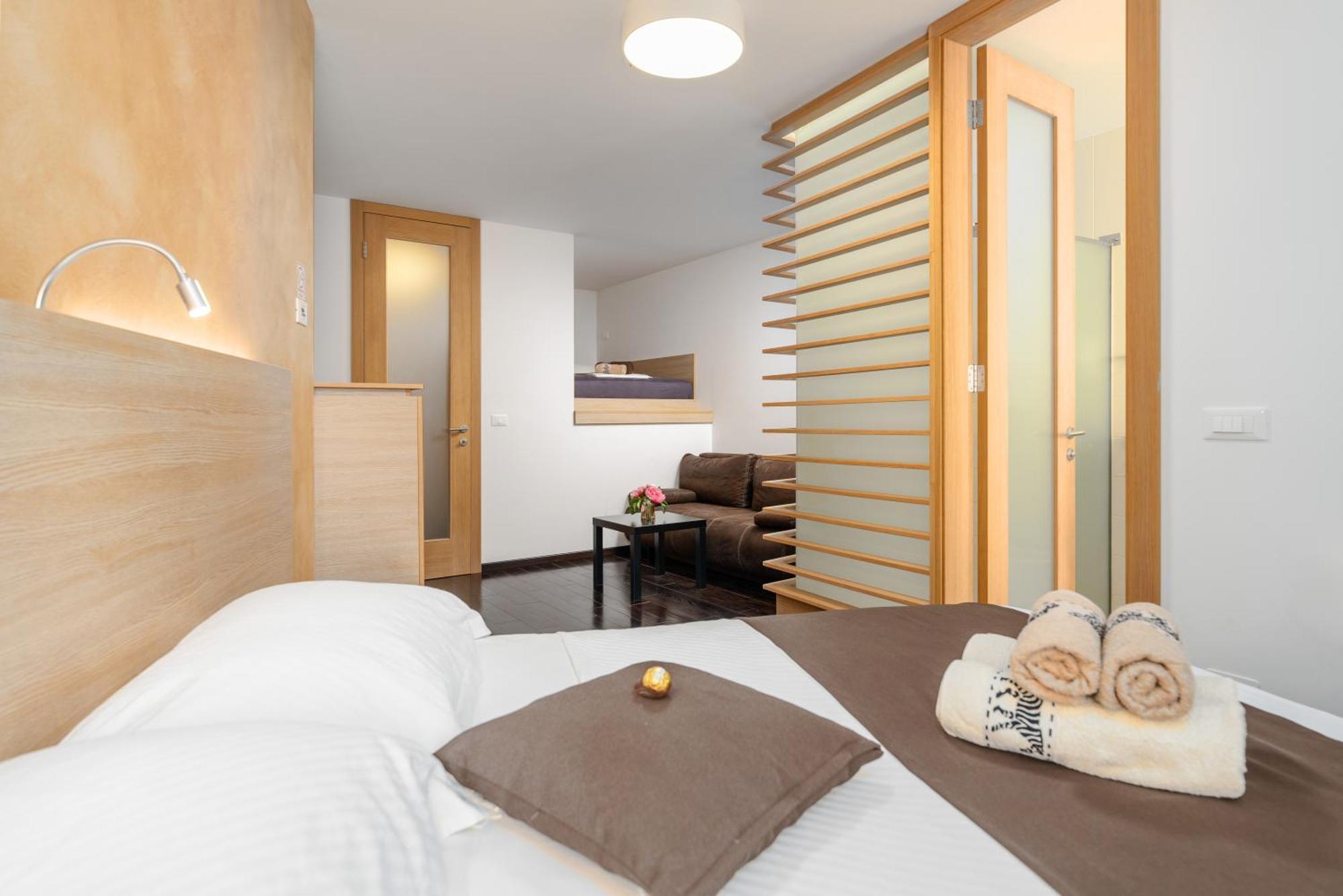 Boutique Wrungel Hotel เวอร์ซาร์ ภายนอก รูปภาพ
