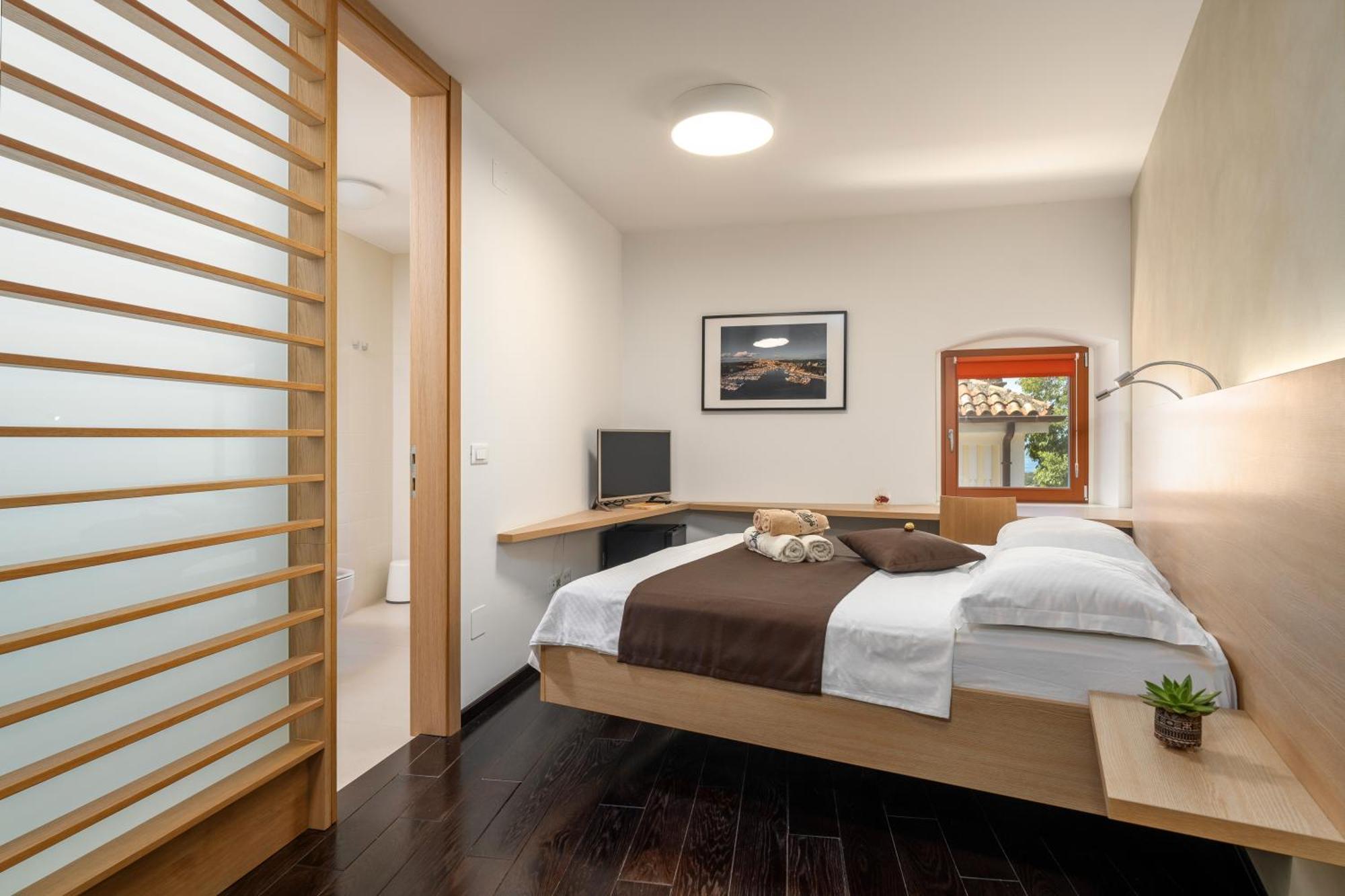 Boutique Wrungel Hotel เวอร์ซาร์ ภายนอก รูปภาพ