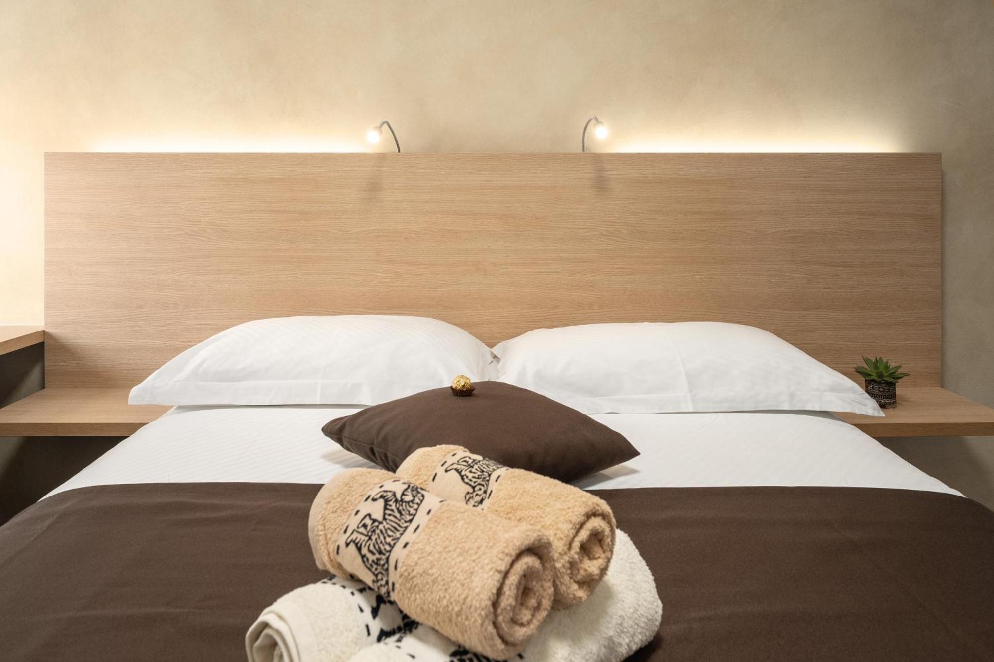 Boutique Wrungel Hotel เวอร์ซาร์ ภายนอก รูปภาพ