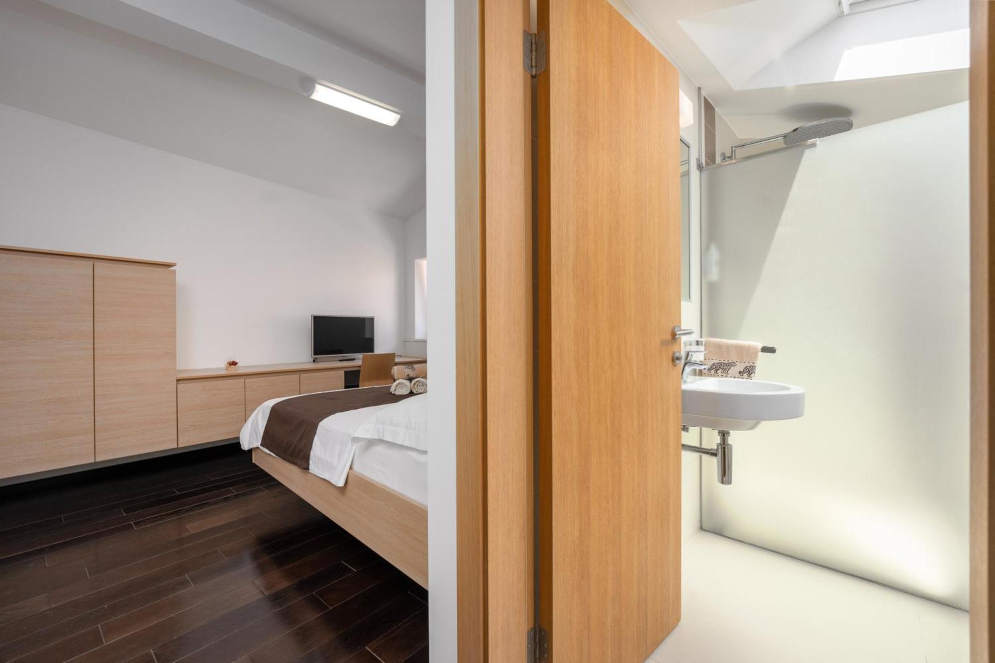 Boutique Wrungel Hotel เวอร์ซาร์ ภายนอก รูปภาพ