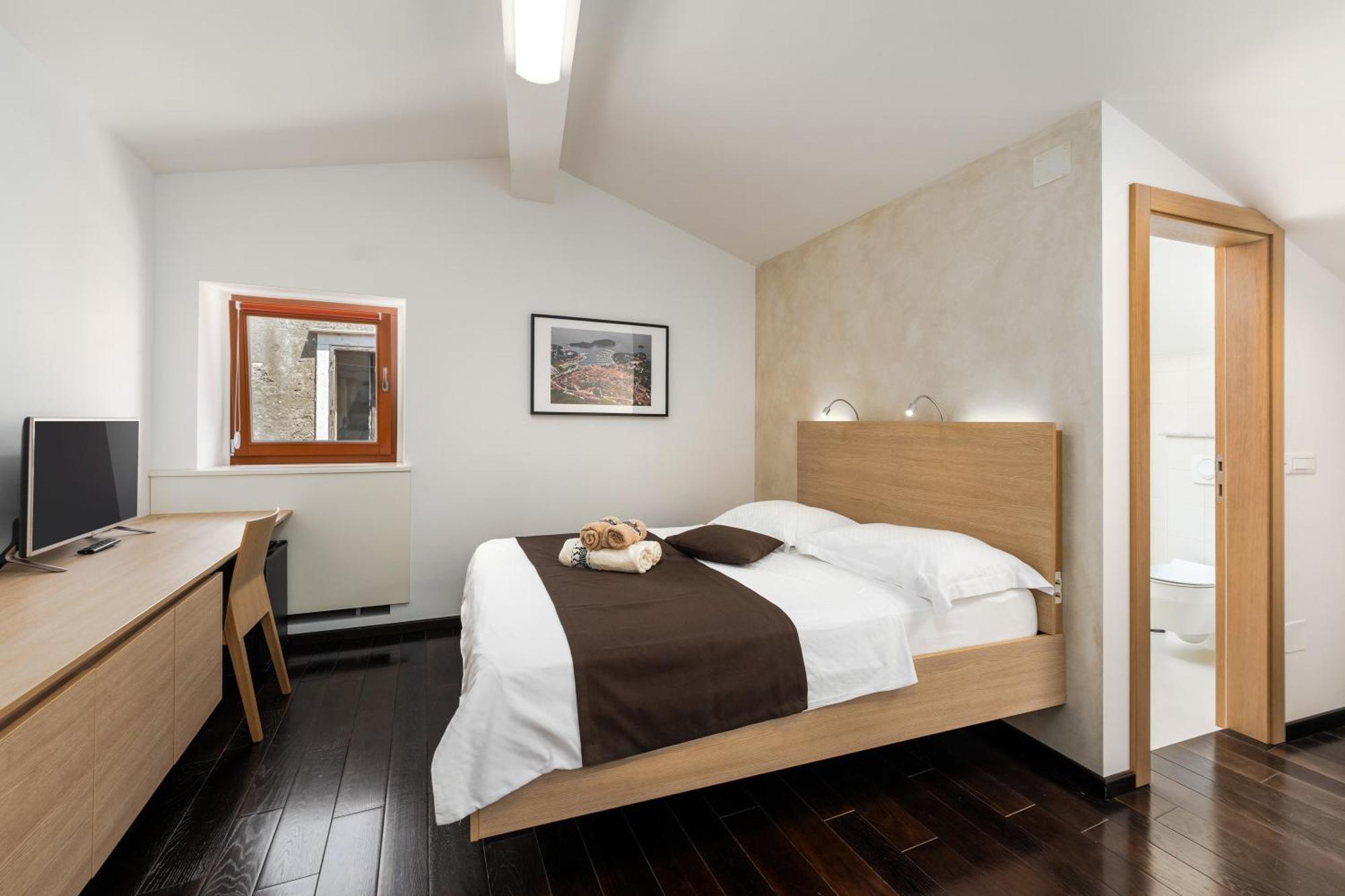 Boutique Wrungel Hotel เวอร์ซาร์ ภายนอก รูปภาพ
