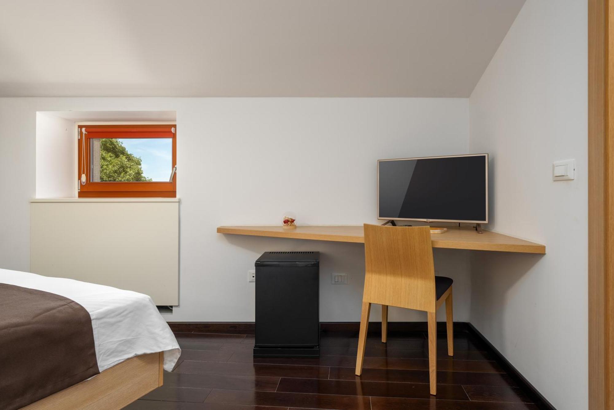 Boutique Wrungel Hotel เวอร์ซาร์ ภายนอก รูปภาพ