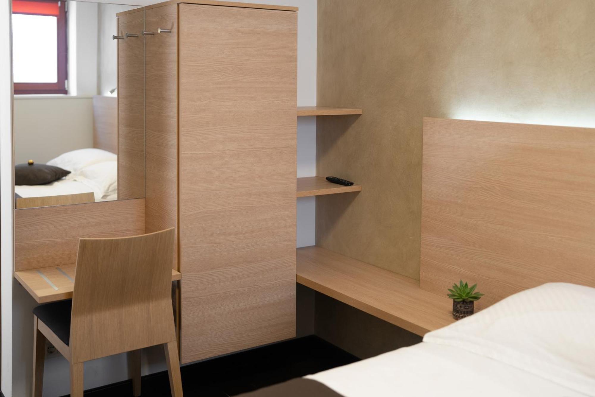 Boutique Wrungel Hotel เวอร์ซาร์ ภายนอก รูปภาพ